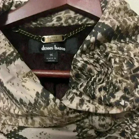 Dennis Basso QVC snake print 1x plus winter coat. Zip and snap front with collar - Picture 5 of 8